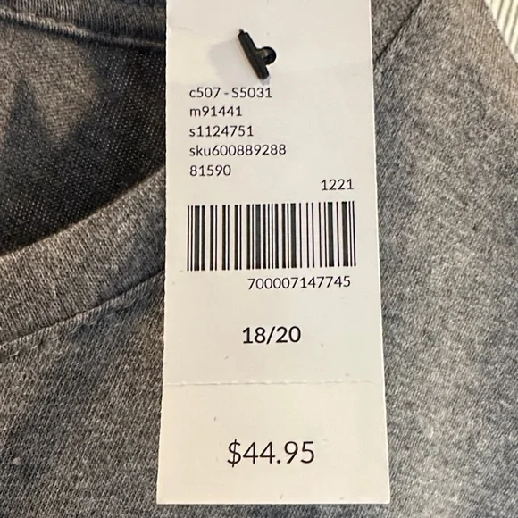 Valentines’s Lane Bryant Gray Short Sleeve Tee with Silver Heart - Picture 3 of 4